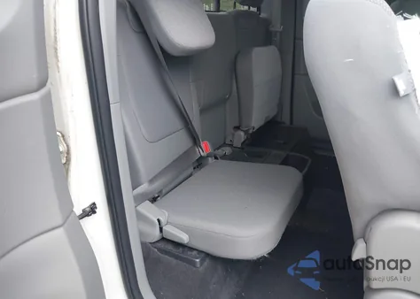 2015 Toyota Tacoma z USA, uszkodzony, nr VIN 5TFTX4CN0FX065793